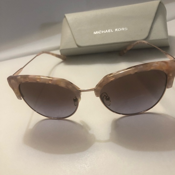 Michael Kors NWT sunglasses . - Picture 3 of 5